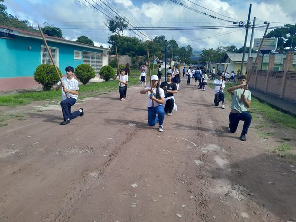 FFAAHN's tweet image. Con ejercicios de Orden Cerrado #EDOC el 1er. Batallón de Ingenieros prepara estudiantes de institutos que rendirán honor a la patria este 15 de septiembre.Escuela Estados Unidos, Escuela Sagrado Corazón, Escuela Renacimiento, InsPrivado El Carmen y CEB Ernestina Flores