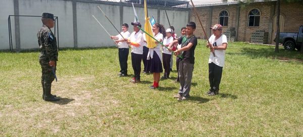 FFAAHN's tweet image. Con ejercicios de Orden Cerrado #EDOC el 1er. Batallón de Ingenieros prepara estudiantes de institutos que rendirán honor a la patria este 15 de septiembre.Escuela Estados Unidos, Escuela Sagrado Corazón, Escuela Renacimiento, InsPrivado El Carmen y CEB Ernestina Flores