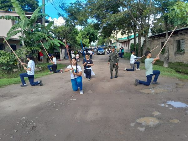 FFAAHN's tweet image. Con ejercicios de Orden Cerrado #EDOC el 1er. Batallón de Ingenieros prepara estudiantes de institutos que rendirán honor a la patria este 15 de septiembre.Escuela Estados Unidos, Escuela Sagrado Corazón, Escuela Renacimiento, InsPrivado El Carmen y CEB Ernestina Flores