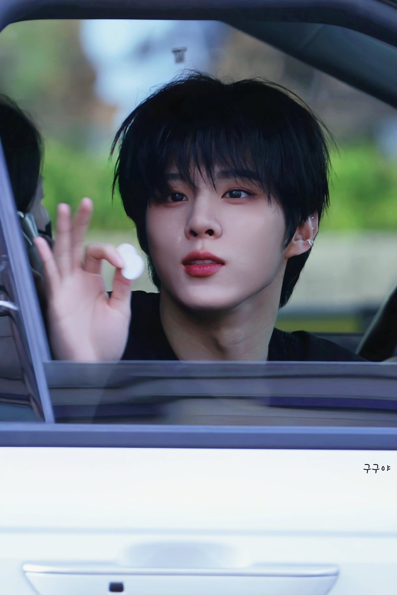 guguya99's tweet photo. 커피차 미공개 사진이요💜

#김우석 #KIMWOOSEOK https://t.co/Y8c2QbycME