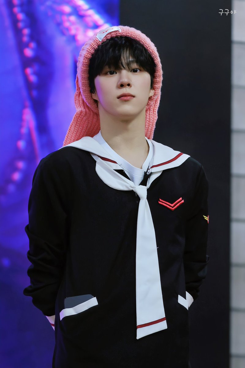 guguya99's tweet photo. 커피차 미공개 사진이요💜

#김우석 #KIMWOOSEOK https://t.co/Y8c2QbycME