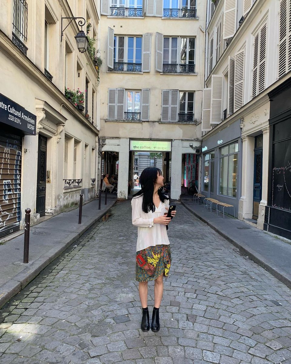 chaeyoungspics's tweet photo. imagine dating HER https://t.co/GUF7jkPktY