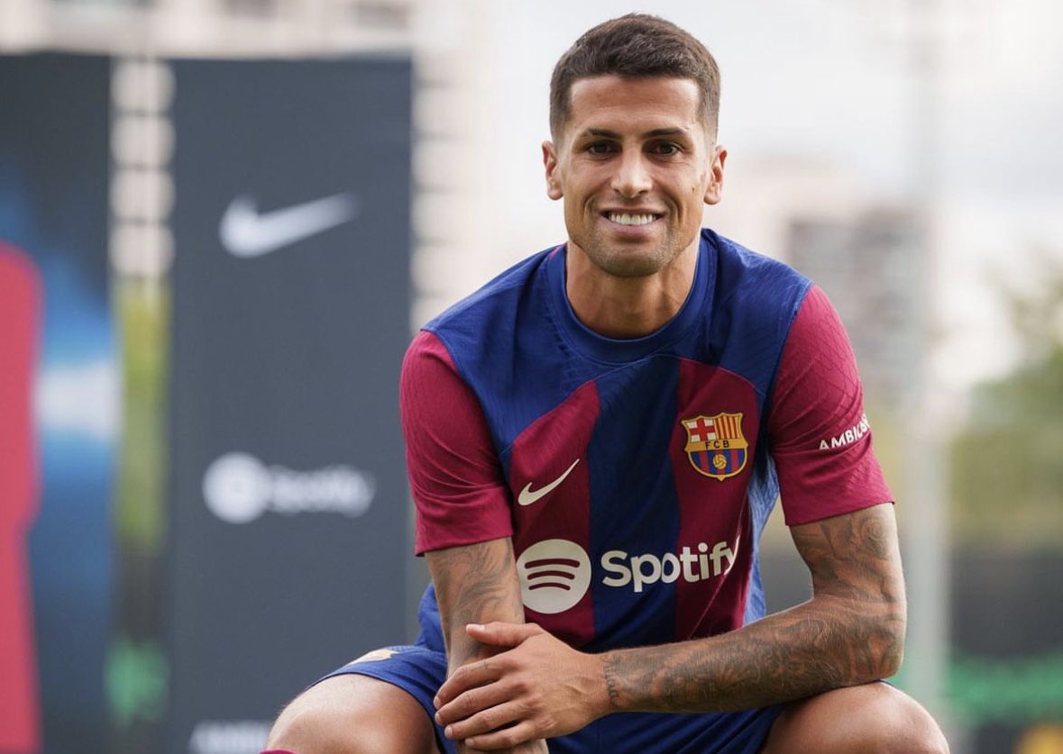 FabrizioRomano's tweet photo. João Cancelo: “I always wanted to play in the Barça shirt and show people who believed in me how difficult it was to come to Barça”. 🚨🔵🔴 #FCB

“It’s where I’ve always dreamed of playing. A dream club, all my friends know all my idols played for Barça”, told @tjuanmarti. https://t.co/FT9gj1SGe5