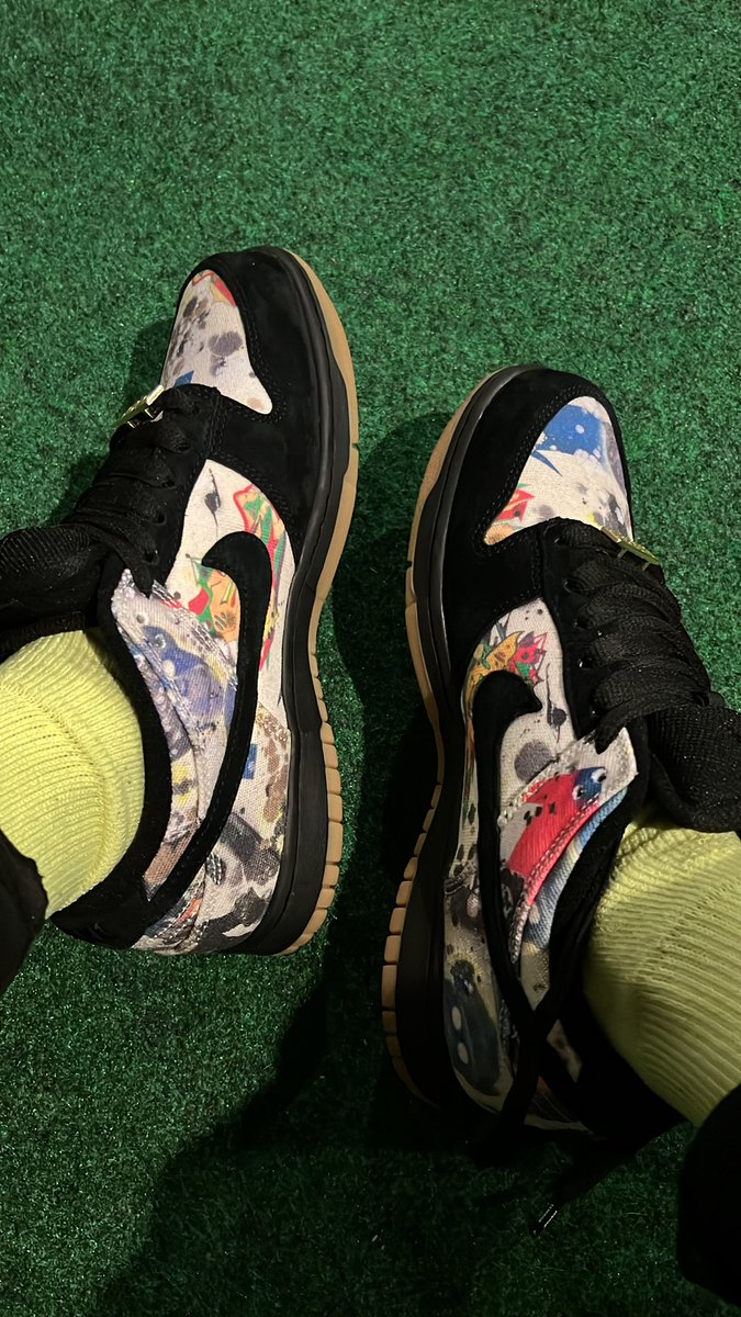 Sal_StiProject's tweet photo. 30/30 found the worst matching sock on purpose today. ππ. #dunksondeck #Challenge #nikesbdunklow #supreme #rammellzee #dunkdude https://t.co/LeEKBvTcxF