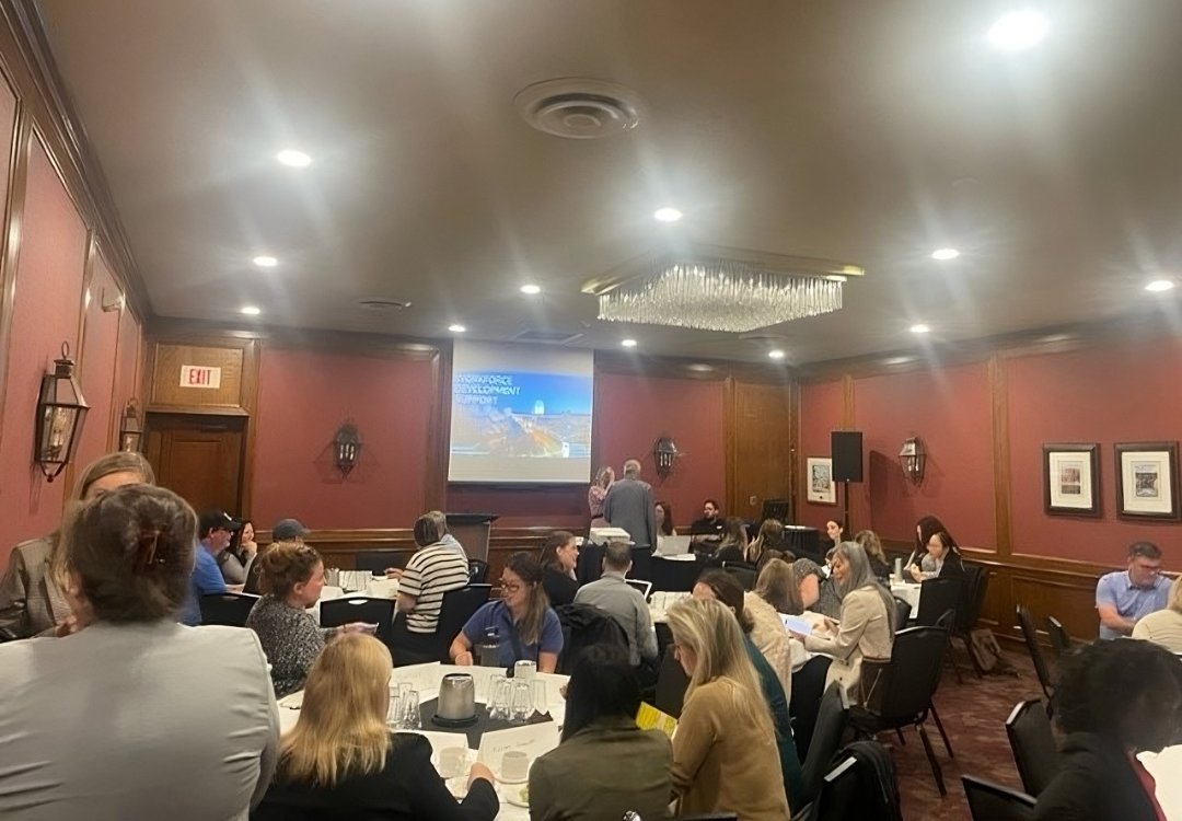 LondonEDC's tweet image. Getting started at the Employer Update on Federal &amp;amp; Provincial #ImmigrationPrograms @BWPLUSLamplight.

We were happy to have Christine Wilton, our new Director of Workforce Development at LEDC, bring greetings to the attendees!

#LdnOnt