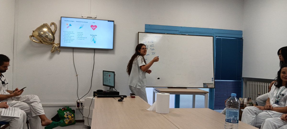 DocMiguelM's tweet photo. Arrancan las sesiones de Residentes del Servicio de M.Interna del HU de La Princesa! La dra . González repasa el algoritmo dx de la I.respiratoria aguda. Mucha motivación e ilusión por aprendizaje en los asistentes. https://t.co/oYbcktrWSh