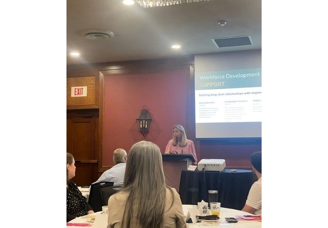 LondonEDC's tweet image. Getting started at the Employer Update on Federal &amp;amp; Provincial #ImmigrationPrograms @BWPLUSLamplight.

We were happy to have Christine Wilton, our new Director of Workforce Development at LEDC, bring greetings to the attendees!

#LdnOnt