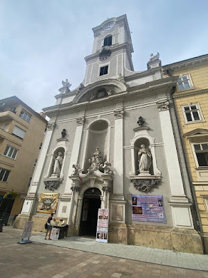 messainlatino's tweet photo. #MiL Summorum Pontificum nel mondo #161: Santa Messa Solenne presso la Chiesa di San Michele, Budapest; #mtl Per leggere il post di #Messainlatino, cliccare su:https://t.co/UyeqjfzpFp https://t.co/4UHL97rDBr