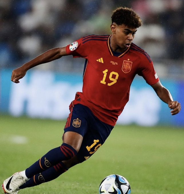 madridblaugrana's tweet photo. Lamine Yamal está SUFRIENDO un ACOSO NAUSEABUNDO por parte de los RACISTAS

Elegir jugar con España y no con Marruecos,ha DESPERTADO el ODIO del RACISMO MAS RANCIO del País,hacia un NIÑO de 16 años

Hay que PERSEGUIR a esa GENTUZA,y que PAGUEN

PROTEJAMOS al Niño,@Tebasjavier https://t.co/ftwMDauavE