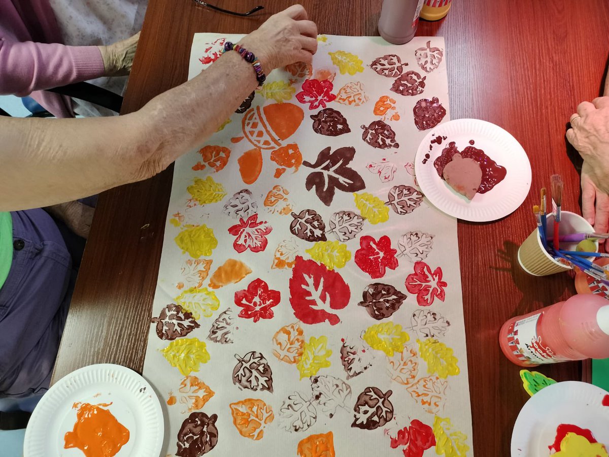 RCHTMACTEAM's tweet photo. Getting ready to see in the new season with prep for an Autumn display on Kerensa. Painting activity with a patient's choice of George Formby as our soundtrack.

#RCHTWeCare #MAC #RCHT #TeamUEE #KerensaWard  #PatientCare 
@MatronBudds @Lukemchaz  @HayleyTKerensa @lugg_suzanne https://t.co/jPLmKiQLEO
