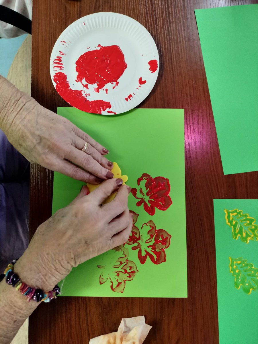 RCHTMACTEAM's tweet photo. Getting ready to see in the new season with prep for an Autumn display on Kerensa. Painting activity with a patient's choice of George Formby as our soundtrack.

#RCHTWeCare #MAC #RCHT #TeamUEE #KerensaWard  #PatientCare 
@MatronBudds @Lukemchaz  @HayleyTKerensa @lugg_suzanne https://t.co/jPLmKiQLEO