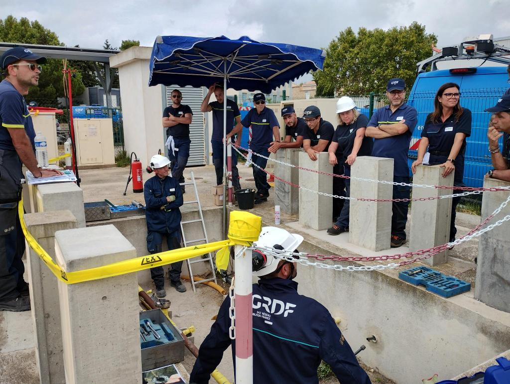 MassatCaroline's tweet photo. 4 ème Atelier:
"Les Travaux" par Damien, Lionel, Philippe et Nicolas. @GRDF @Act4gaz #GRDFSO
Cette fois nous parlons M80, CMP50 mais aussi TDW et matériel spécifique. https://t.co/ORQntczrVc