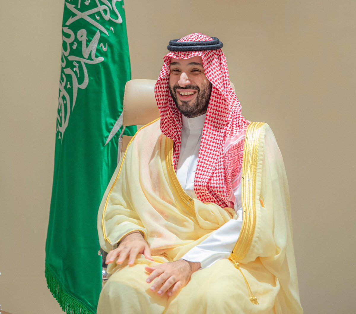 #ولي_العهد #محمد_بن_سلمان #المملكة_العربية__السعودية ( الابتسامة ) يا سيدي معنى للفرح وابتسامتك لوحدها ، ترمز للتفاخر عل تبطي سنينك و صدرك منشرح و الابتسامة العريضة … ما لها أخر