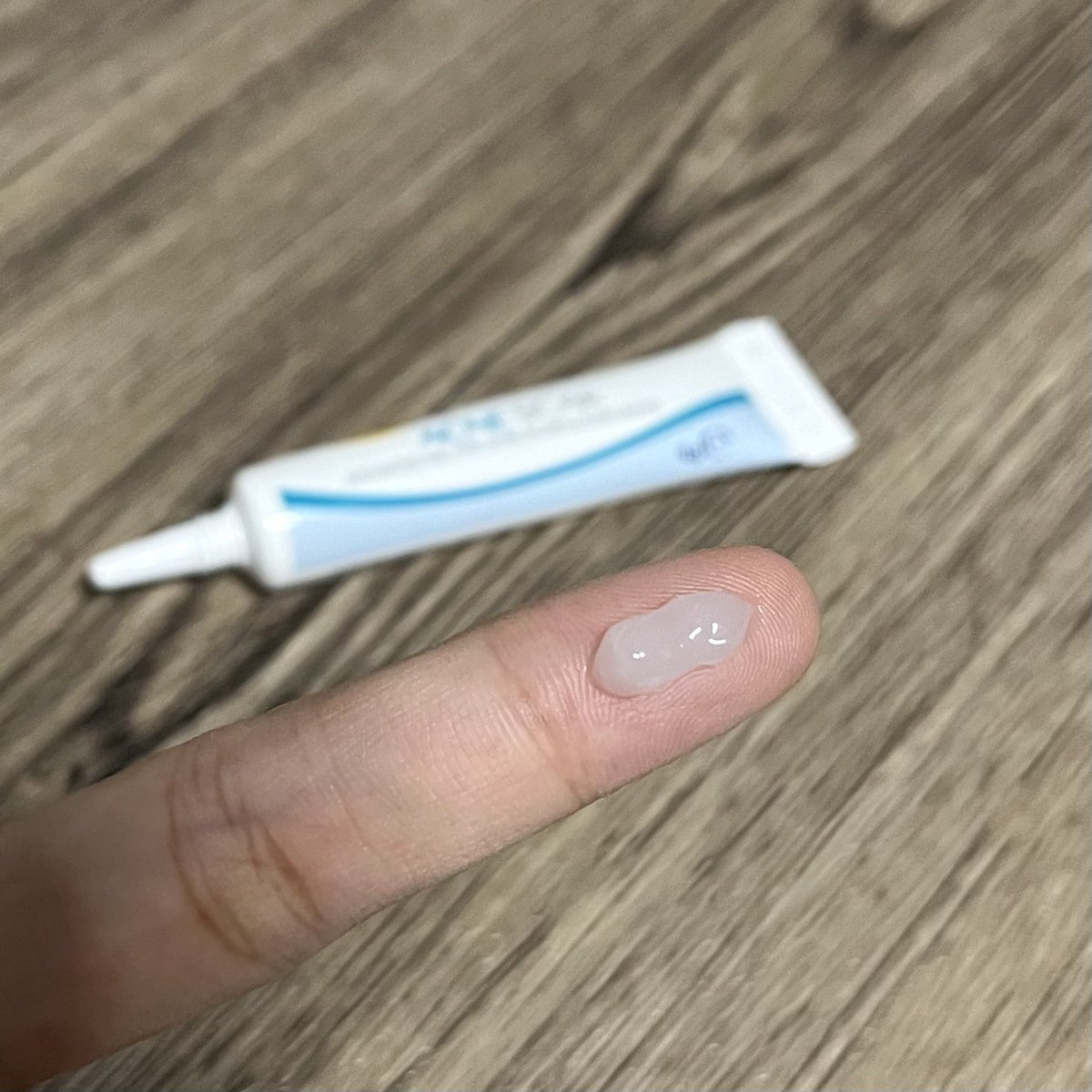 mantigonee's tweet photo. รอยสิวหายได้เพราะหลอดนี้เลย Dermatix Acne Scar ทาทันทีหลังล้างหน้าเสร็จ แค่แต้มบนรอยสิว และ Tap เบาๆ ไม่ต้องถูต้องนวดอะไรเลย แปปเดียวก็ซึมแล้ว ตั้งแต่ใช้หลอดนี้มาสิวไม่ขึ้นซ้ำเลย พวกรอยสิวเก่าค่อยๆ จางลง สิวใหม่ก็ไม่ขึ้นด้วย ชอบมากก💖 #ใช้ดีบอกต่อ #Dermatix https://t.co/ER6QrwTJHb