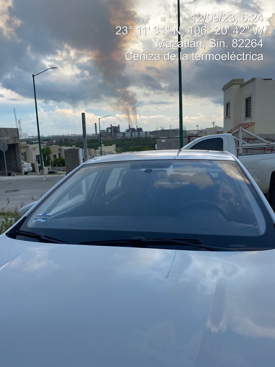 Raed25's tweet photo. @AytodeMzt @CFEmx @SSalud_mx @SEMARNAT_mx Nos pueden apoyar con esta situación, más allá de la ceniza que pueda estar quedando en los vehículos… es lo que estamos inhalando https://t.co/JXQ3QvLLqT