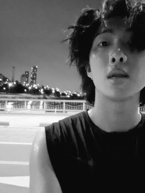 RMPICS_twt's tweet photo. 🩶🖤 #HappyRMDay #RM @BTS_twt https://t.co/nBgpBfPc15