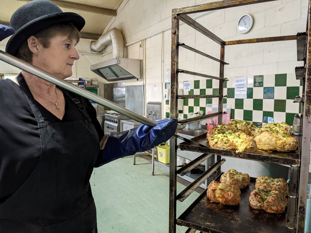 BrocklebysPies's tweet image. Come on people of Leicester!  Let us teach you to make delicious bread🍞!  You can&apos;t be top of the list of self-confessed bad bakers [research: Samsung].  Come to a 2 hr Bread Making Workshop &amp;amp; you&apos;ll learn to bake &amp;amp; go home with 2 delicious loaves.#breadmakingclass #worstbakers