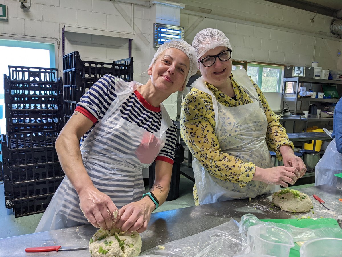 BrocklebysPies's tweet image. Come on people of Leicester!  Let us teach you to make delicious bread🍞!  You can&apos;t be top of the list of self-confessed bad bakers [research: Samsung].  Come to a 2 hr Bread Making Workshop &amp;amp; you&apos;ll learn to bake &amp;amp; go home with 2 delicious loaves.#breadmakingclass #worstbakers