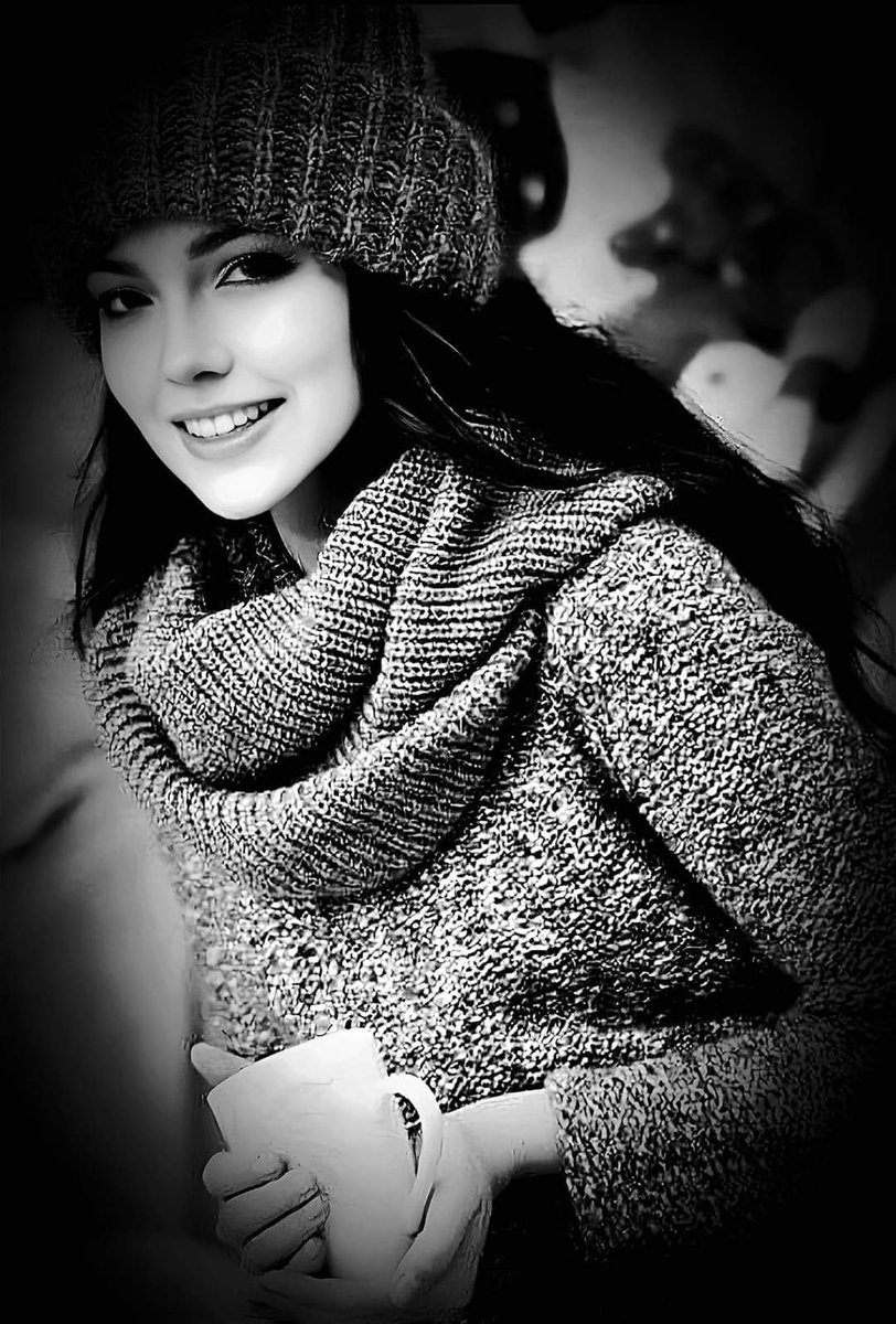 جاري الكتابة:
لمن أهتم وسيأتي وقت لمن لا يهتم ويهتم 
بأن الحب هو علاقه مابين أثنين واحد يحب
 من قلبه بصدق والاخر منسجم معه فقط 
فرسينا في شواطئ لم نرغب أن نرسوا بها فكانت هذه الشواطئ أقدارنا فتعرضنا لسوء الفهم وكان درس جديد بأن لا نعطي أحد أكبر من مقاسه...!
#بوح_اخر_اليل #خواطر