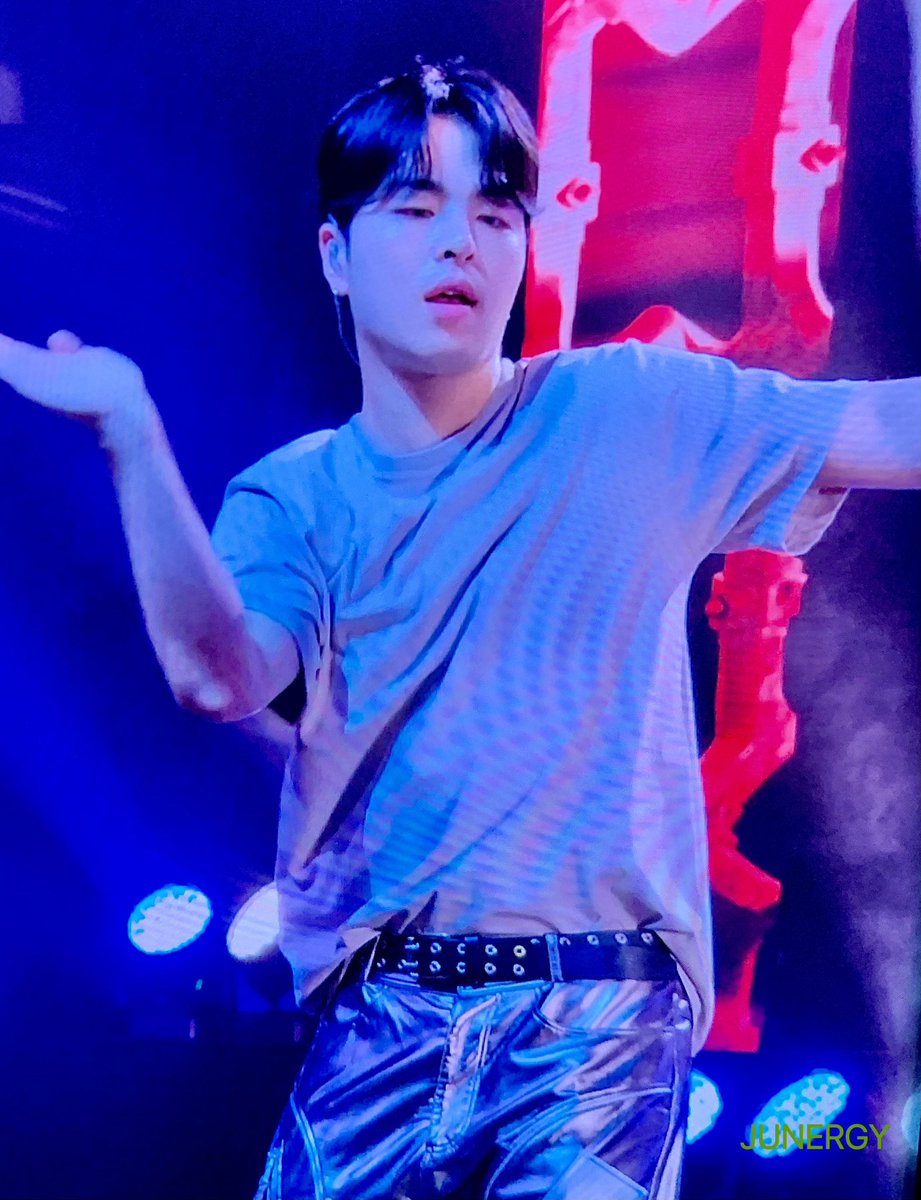 JUNERGY970331's tweet photo. 230911 2023 iKON World Tour TAKE OFF concert in Dallas

#준회 #주내 #구준회 #JUNHOE #JUNE #KOOJUNHOE #ジュネ https://t.co/auGptX9FOB