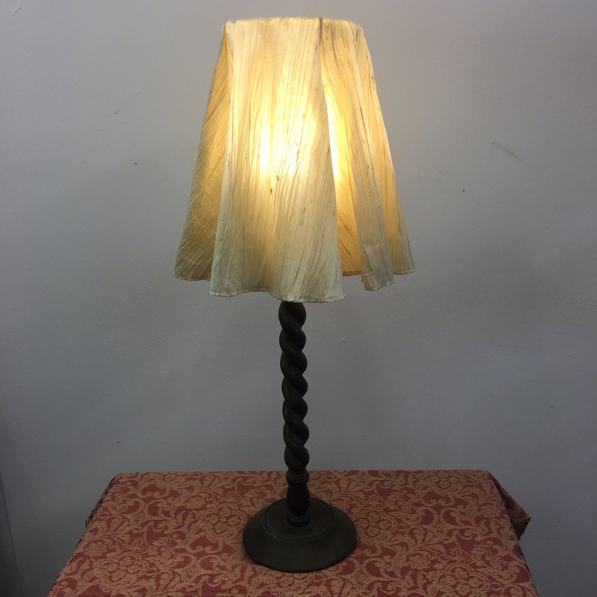 Once the Indian Summer is over, it’s time to add a little warmth to the room with soft vintage lighting.