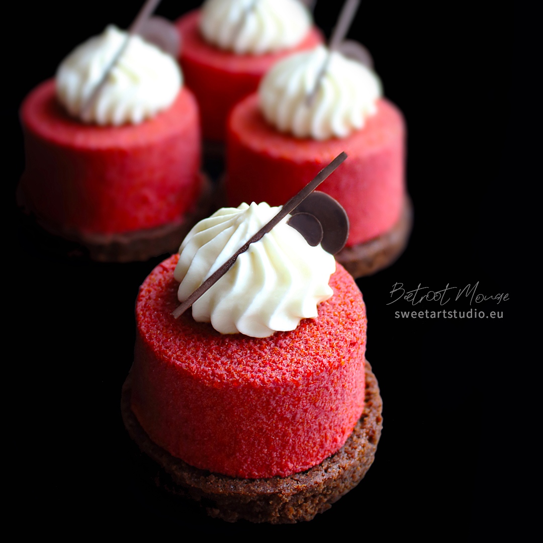 MarijaCrow's tweet image. Elevate your dessert game with our Beetroot Mousse recipe! 🍰👉 bit.ly/3qhwkzK 🍽️🍰 

#beetroot #beetrootrecipes #beetrootsmoothie #flourlessbrownie #flourlessbrownies #flourless #bakeyourown #makeyourowndessert #dessertrecipes #recipeoftheday #homemadebaking