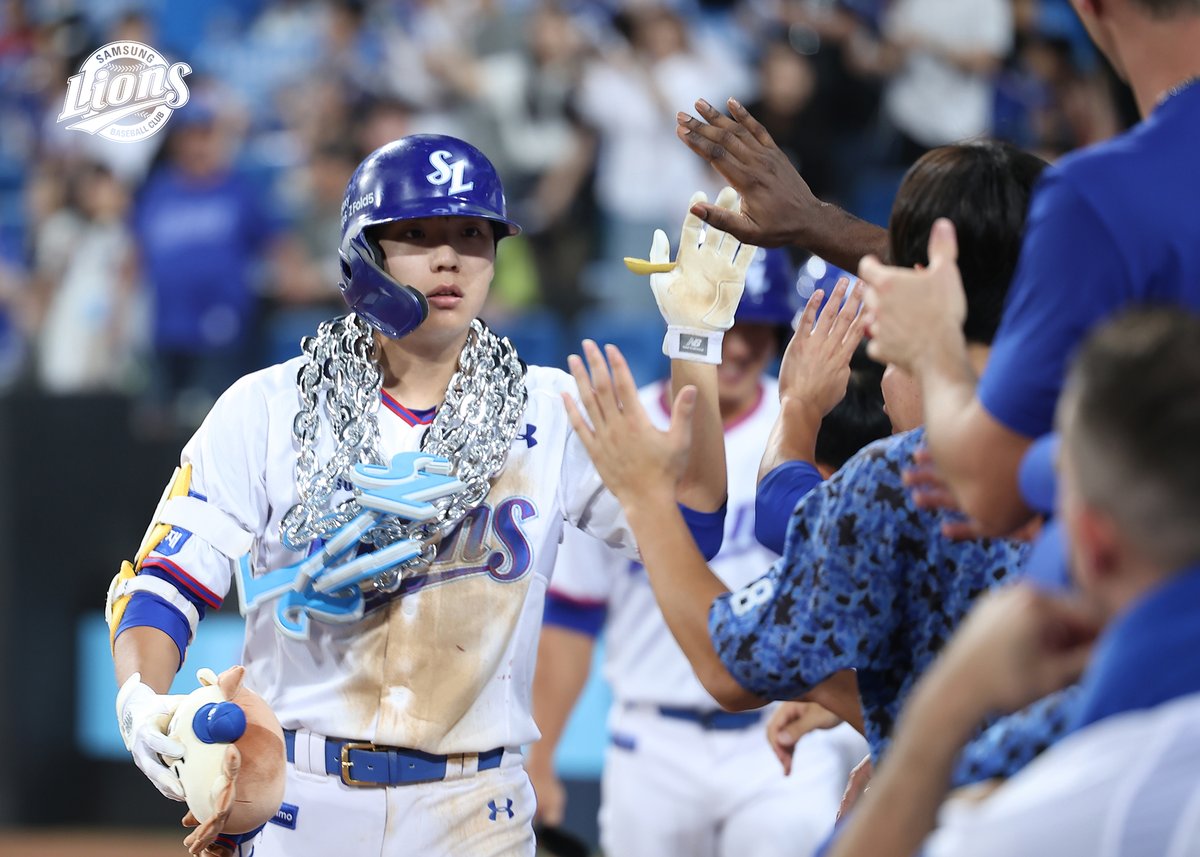 twittlions's tweet photo. 선배의 아홉 번째와 후배의 첫 번째‼
여전히 푸른 라팍에서 두 번의 만루홈런

#FullSizeLIONS https://t.co/oeAglifbkA
