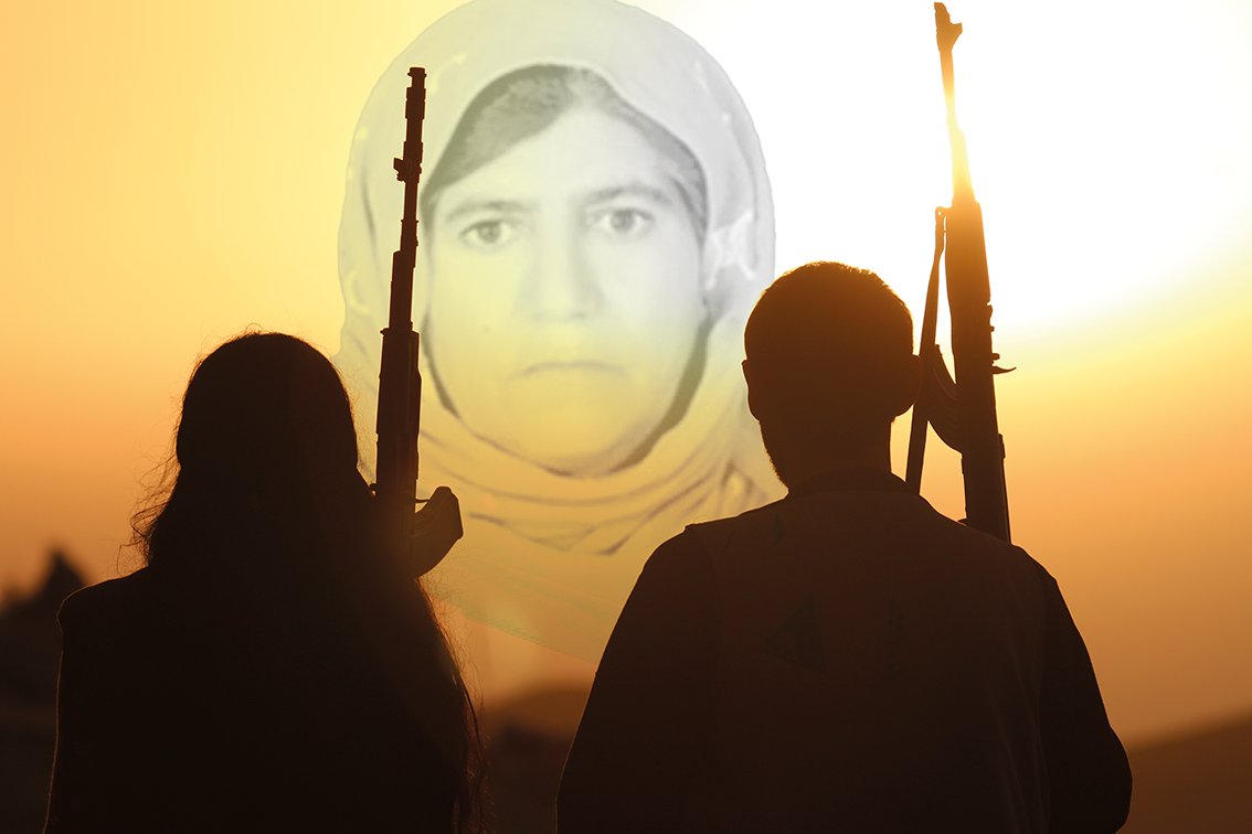 📌Gerilla, Taybet Ana için vurdu

◾️HPG/YJA gerillaları cenazesi 7 gün sokakta bekletilen Taybet Ana ve Cizre’de yakılarak katledilen kızı
Heznê İnan için vurdu: 19 işgalci öldürüldü, 11 mevzi imha edildi.

ozgurpolitika.com/haberi-taybet-…