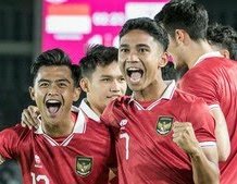 SiaranBolaLive's tweet photo. FT #AFCU23Qualifiers
Turkmenistan 0-2 Indonesia
⚽️ Ivar Jenner 41'
⚽️ Arhan Pratama 92'

INDONESIA JUARA GRUP K
INDONESIA LOLOS AFC U23 QATAR!!

MATUR SUWUN COACH STY, Staff Pelatih &amp; SQUAD TIMNAS U23! 🇮🇩 https://t.co/P5OR3D6tF8