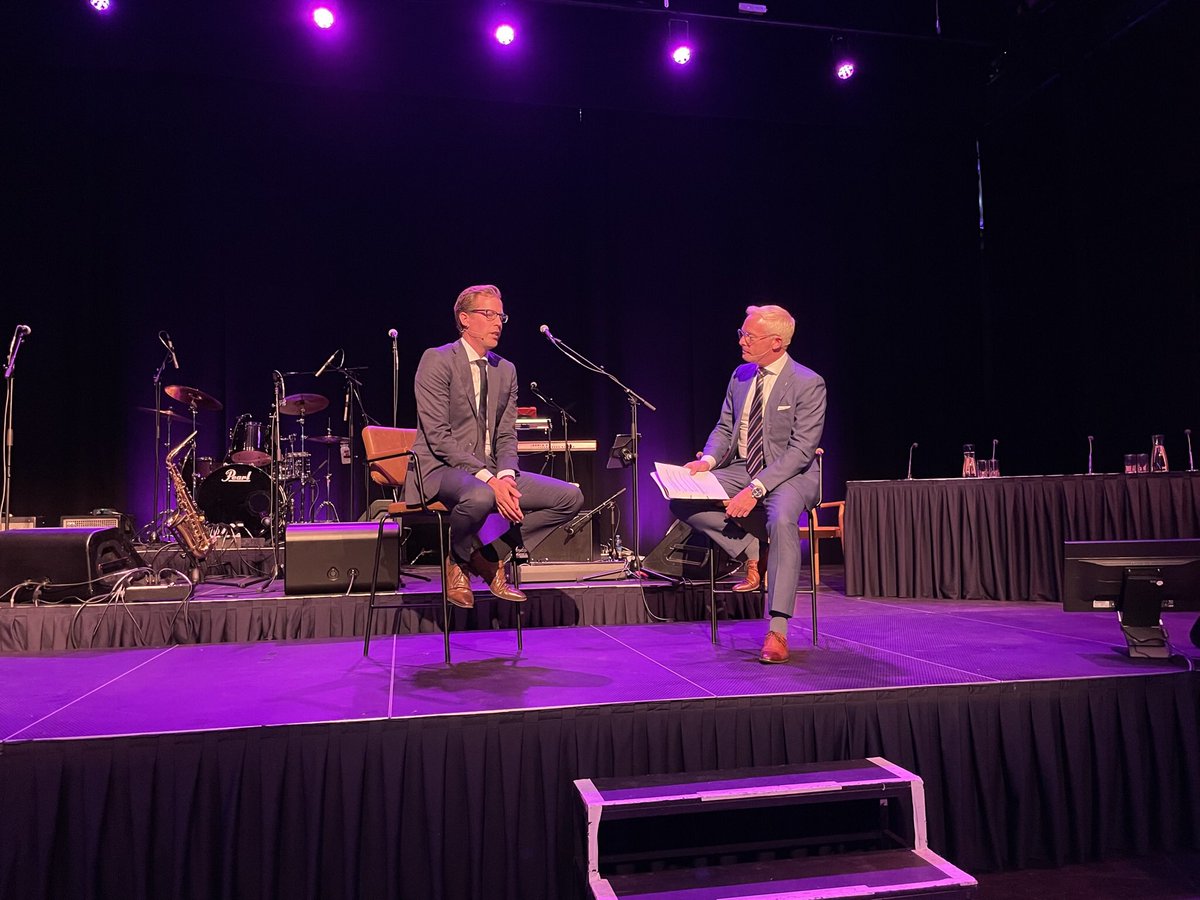 Ray15Kramer's tweet image. Donderdag bij Opening Academisch Jaar @FMW_NLDA @NLDA_DOSCO in @DeKampanje als dagvoorzitter. @DefensieStas in gesprek met cadetten, adelborsten en promovendi over persoonlijke, militaire, academische en officiersvorming. Decaan @OonincxPat2772 opende het academisch jaar formeel.