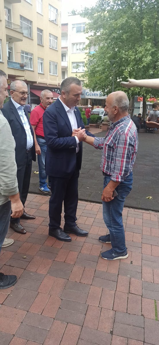 yavuzaydintrb's tweet photo. 📌Ortahisar 

Demokrasi zincirimizin ilk halkasını oluşturan ve milletimizin tercihine mazhar olan muhtarlarımızı çok önemsiyoruz.

Gülbaharhatun Mahalle Muhtarı Hikmet Mısır'ı ve Atapark'ta bulunan hemşehrilerimizi dinleyip sorunlarıyla hemhal olduk. https://t.co/5ViBd5ztcP