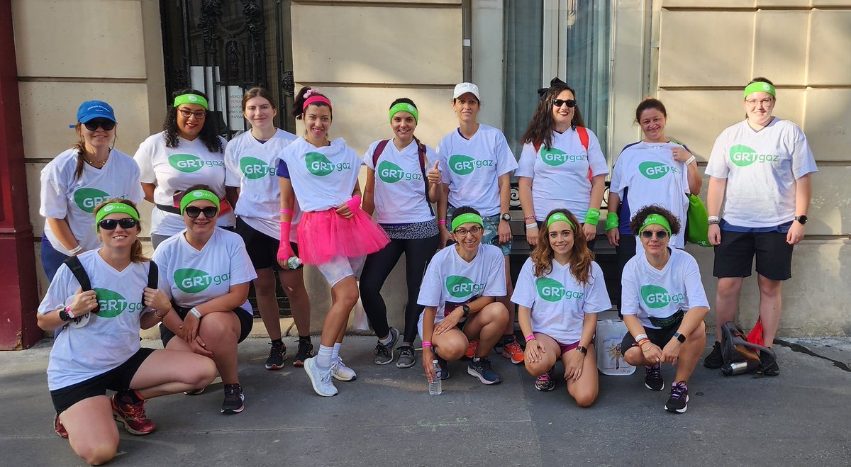 constcepateyron's tweet photo. Un grand bravo aux coureuses @GRTgaz et à son réseau des "Elles" lors de #LaParisienne 2023 le week-end dernier. Elles étaient 19 à répondre présentent pour relever ce challenge qui contribue à faire avancer la recherche sur la santé des femmes. https://t.co/EJyuWyC2S2