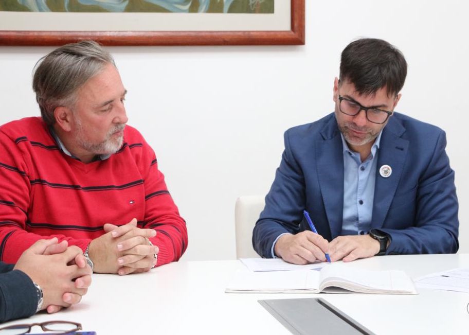 EcharrenF's tweet photo. ✅ Más trabajo, más futuro 🏭💪 

⬆️ Con gran alegría y un enorme orgullo, quiero contarles que recientemente mantuvimos una reunión en donde efectivizamos la firma, con una nueva industria que se suma a nuestro Parque Industrial Castelli. https://t.co/yHPBLZJL7h