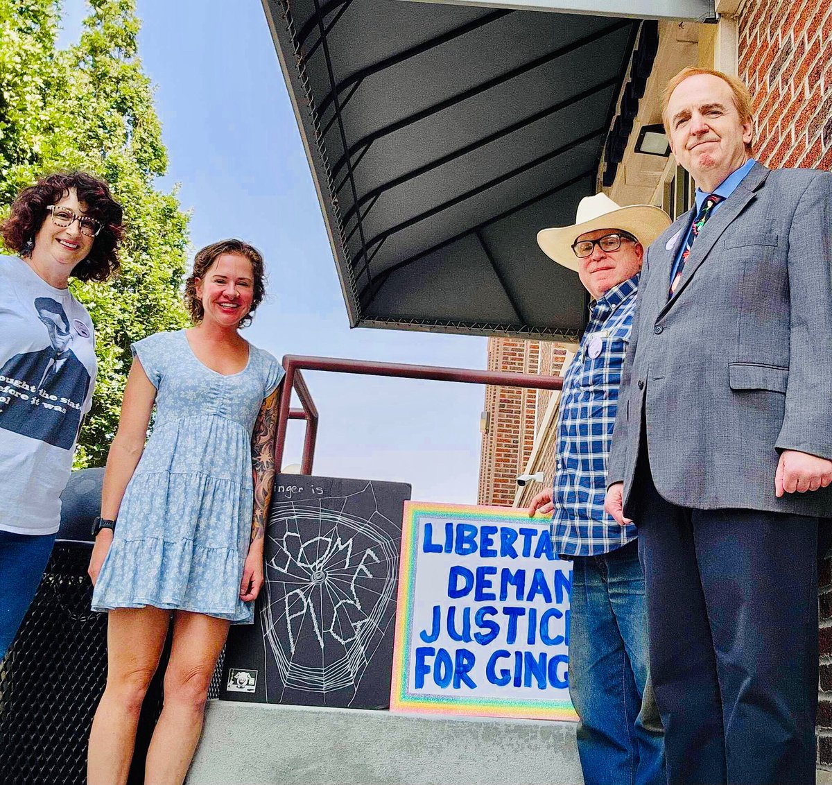 LPKS_Org's tweet photo. Libertarians still proudly standing with Jessica and Ginger the pig. The next court date is 10/5 where the city of Newton will decide to go to trial or not. Join us in the fight! #somepig #justiceforginger #allyourfreedoms https://t.co/CFzPcjJ8He