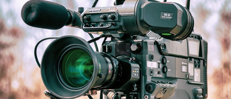IterateAI's tweet image. Check out this recent article where our co-founder and CTO, Brian Sathianathan, breaks down how #AI can enhance the production experience for TV and Film producers.

Read here ➡️ bit.ly/3Pv44Iq

#AIinEntertainment #AIinProduction #FilmProduction #TVProduction