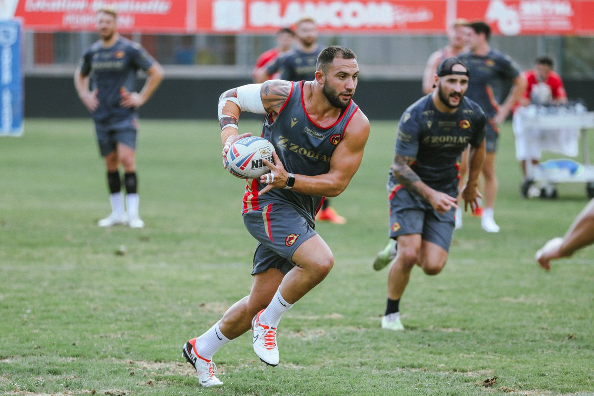DragonsOfficiel's tweet photo. 𝑫𝒆𝒓𝒏𝒊𝒆̀𝒓𝒆 𝒍𝒊𝒈𝒏𝒆 𝒅𝒓𝒐𝒊𝒕𝒆 👊
Les Dragons préparent la réception de Leeds ce samedi au stade Gilbert Brutus.

📸 https://t.co/uMzMHiZzJR https://t.co/pxs1ygcew5
