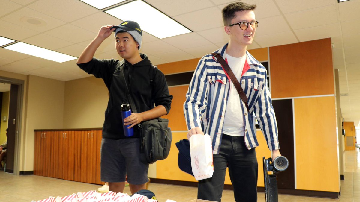 UCOBusiness's tweet photo. The UCO College of Business treated students to free popcorn and caps Monday and will be offering free popcorn again from 10:30 a.m.-12:30 p.m. Tuesday near room 100! #UCObusiness #funfocusedforward #yum 🍿 https://t.co/ZB38ksi79c