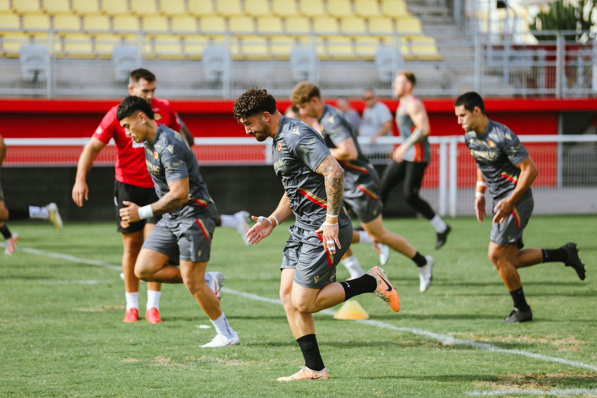 DragonsOfficiel's tweet photo. 𝑫𝒆𝒓𝒏𝒊𝒆̀𝒓𝒆 𝒍𝒊𝒈𝒏𝒆 𝒅𝒓𝒐𝒊𝒕𝒆 👊
Les Dragons préparent la réception de Leeds ce samedi au stade Gilbert Brutus.

📸 https://t.co/uMzMHiZzJR https://t.co/pxs1ygcew5