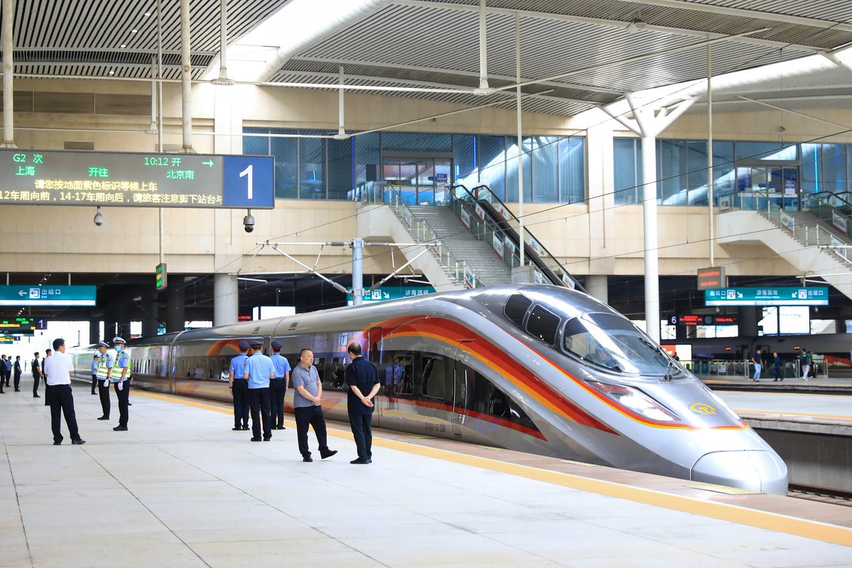 ¡Qué honor! Con el Tren de Alta velocidad, vivimos la experiencia de llegar a Beijing, capital de la República Popular China, donde fuimos recibidos con honores, afecto y cariño. El pueblo de Venezuela es reconocido y admirado en el mundo. ¡Gracias hermanos y hermanas!