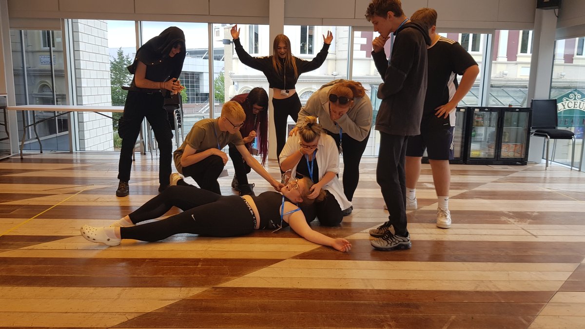 RotherhamColl's tweet photo. Students from Level 3 performing arts and Year 1 Diploma Musical Theatre and Actors are involved in the "Crucible Response " project.
Keep up the excellent work 🎭
#performance #sheffiled #rotherham #crucible #college #students https://t.co/5R6mC7NEqc