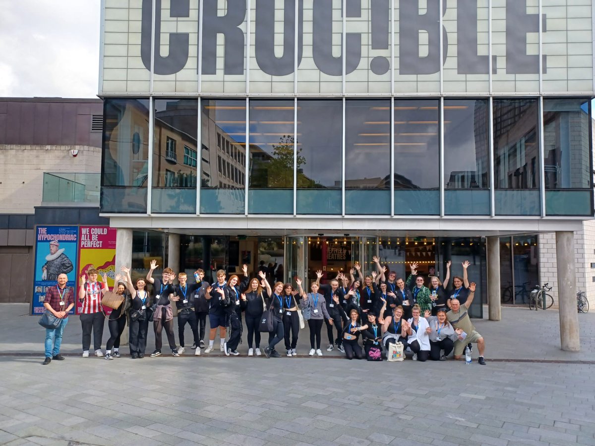 RotherhamColl's tweet photo. Students from Level 3 performing arts and Year 1 Diploma Musical Theatre and Actors are involved in the "Crucible Response " project.
Keep up the excellent work 🎭
#performance #sheffiled #rotherham #crucible #college #students https://t.co/5R6mC7NEqc