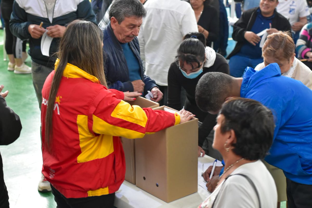 BogotaParticipa's tweet image. #Entérate I En el fin de semana, la Junta de Acción Comunal Garces Navas de la localidad de Engativá, realizó sus Elecciones a través de #VOTEC. 📢
En la JAC se eligieron los cargos definitivos con más de 60% de participación.👌👀
 #SoyComunal #ElIDPACLeCumpleALasJAC