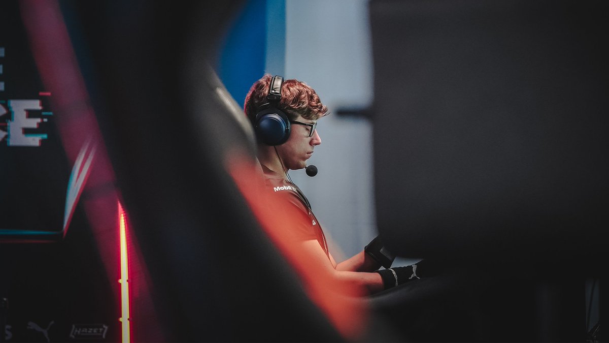 CoandaEsports's tweet photo. Sim racing isn't easy - it can be both mentally and physically demanding, yet deeply rewarding at the same time.

@PorscheRaces  @dayne_warren @MitchelldeJong1 @JKRogers_92 @Mack_Bak #simracing #esports #motorsports https://t.co/QvZkwrF8hQ