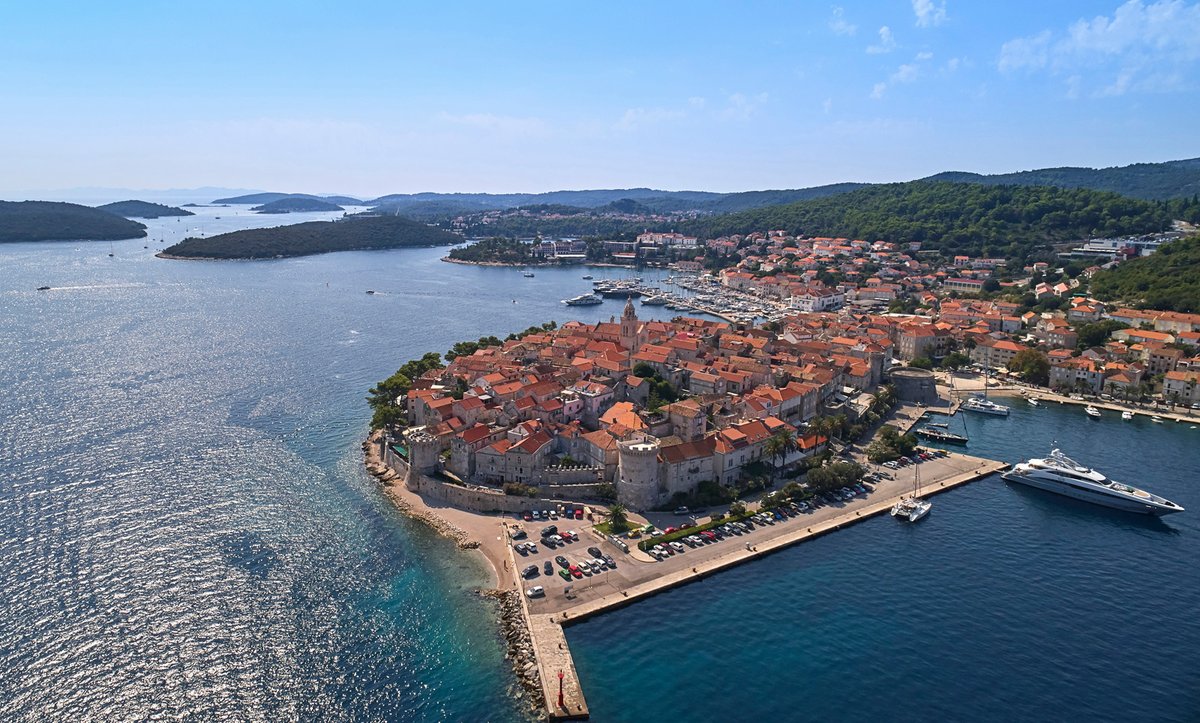 ACImarinas's tweet photo. With its stone towers, fishbone streets, and breathtaking scenery, it's no wonder ACI Marina Korčula has won multiple awards. Discover the magic of Korčula today! 🏰 #aci #acimarinas #acimarinakorčula https://t.co/jvu4VuaNEk