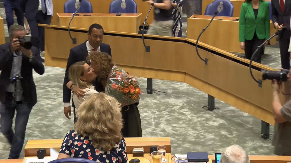 Almelo’s raadslid wordt lid van de Tweede Kamer. Mooi moment voor <a href="/Yvonne_Bijenhof/">Yvonne Bijenhof</a> <a href="/VVD/">VVD</a>. Van harte gefeliciteerd en heel veel succes gewenst!