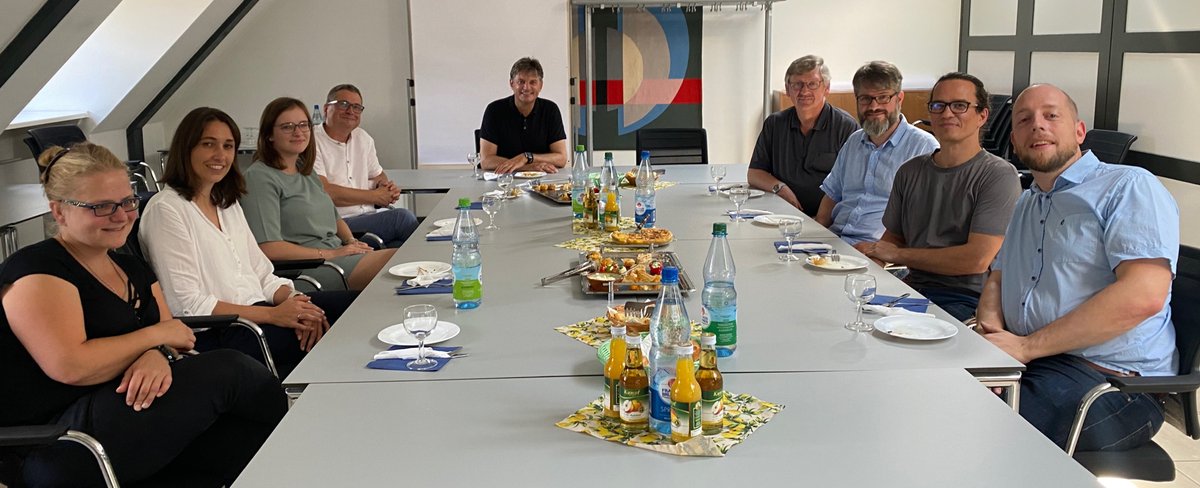 Hornegger's tweet photo. Today I had another #RandomLunch with passionate #FAU employees from all areas. A main topic was the digitalization of our processes. Take home message: Things are moving too slowly. @UniFAU https://t.co/69dcTEl1PR