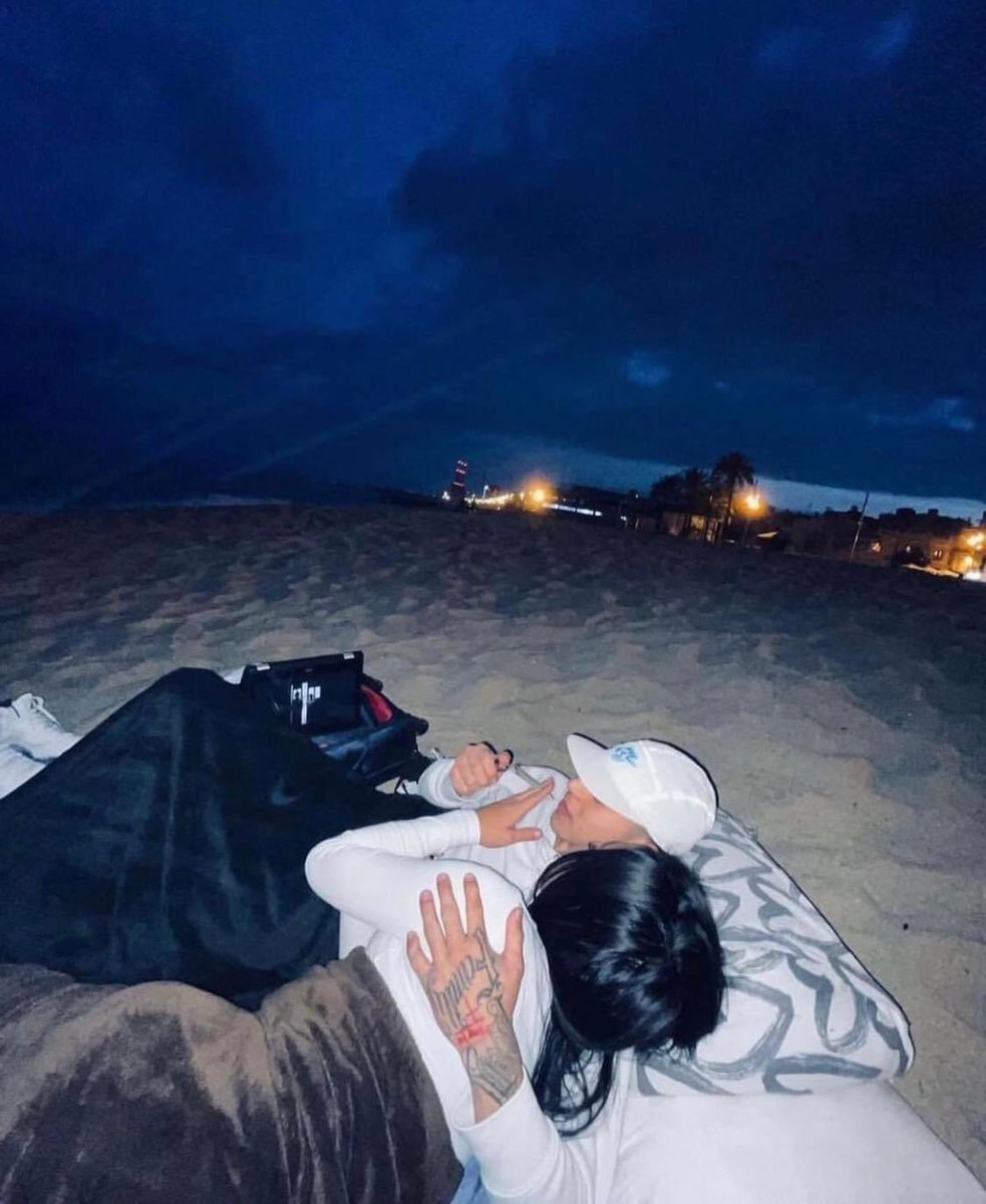 Noite de encontro na praia com a pessoa certa >>>>