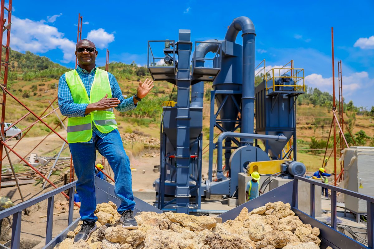 RwandaIndustry's tweet photo. Ibyishimo n'ikizere ni byose ku nganda zafashijwe na @RwandaIndustry kubona ibikoresho by’ikoranabuhanga rigezweho binyuze muri #NIRDAOpenCallsProgram. Ibikoresho inganda zabonye harimo imashini zigezweho, ibyuma bikonjesha ndetse n’imodoka zitwara inyaman’umusaruro w’amagi. https://t.co/JXV4Mx787W