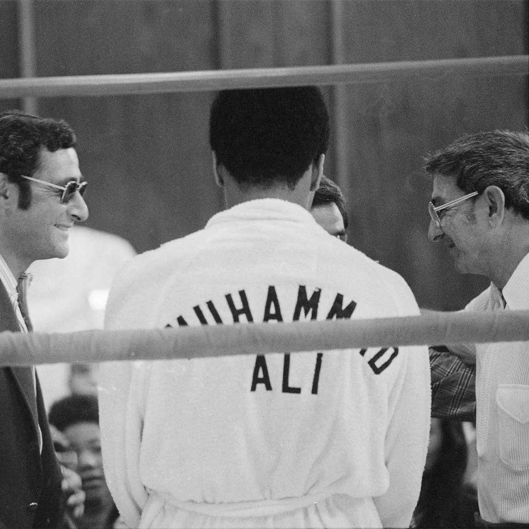 Muhammad Ali while training for his fight vs Ken Norton at the Marriott Hotel. 

Los Angeles, 1973.

📸: @LeiferNeil 

#MuhammadAli #Icon #NeilLeifer #Photography #KenNorton #MarriottHotel #Training #Boxing #Fight #LosAngeles