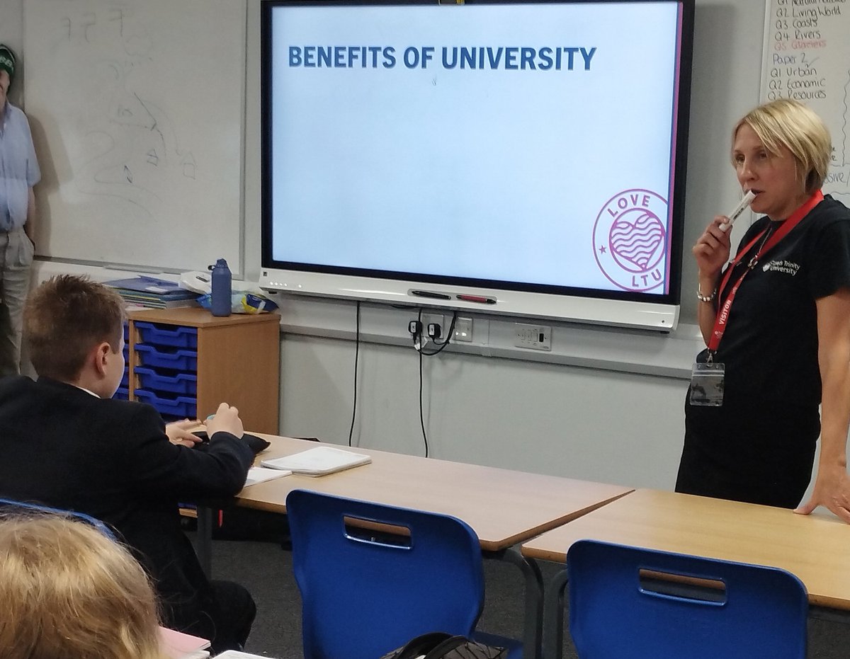 TheMrAindow's tweet image. Y9 heard all about university life today from @LeedsTrinity @BBGAcademy #BBGCareersWeek